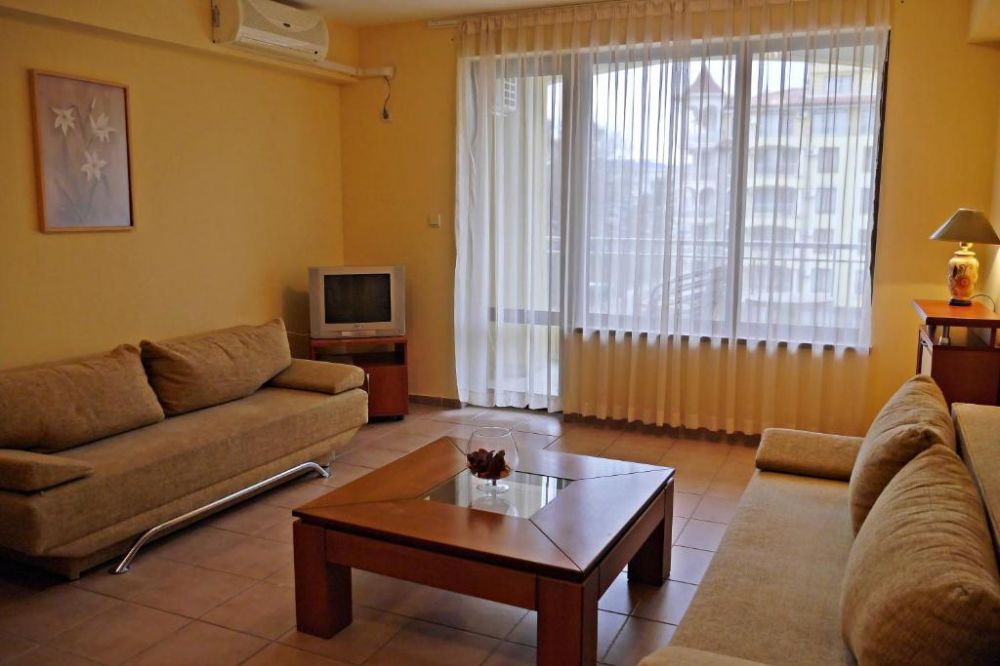One Bedroom Apartment, Summer Dreams 