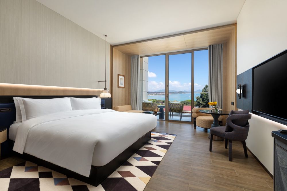Standard Ocean View, Voco Sanya Dadonghai 5*