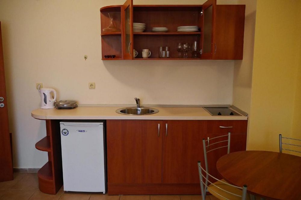 One Bedroom Apartment, Summer Dreams 