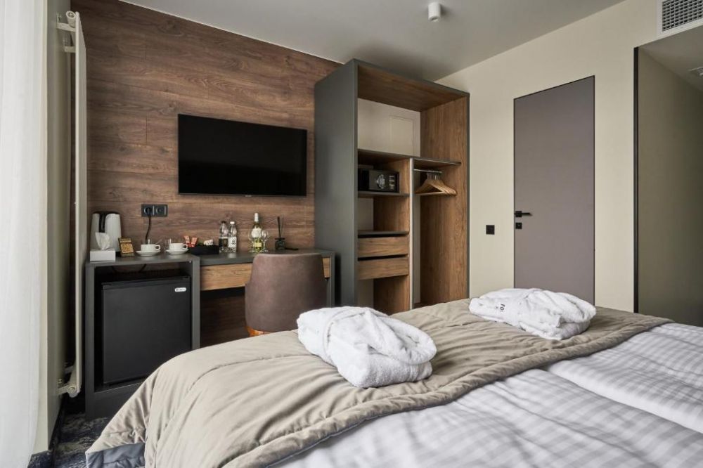 Economy Room, Fomich Residence 