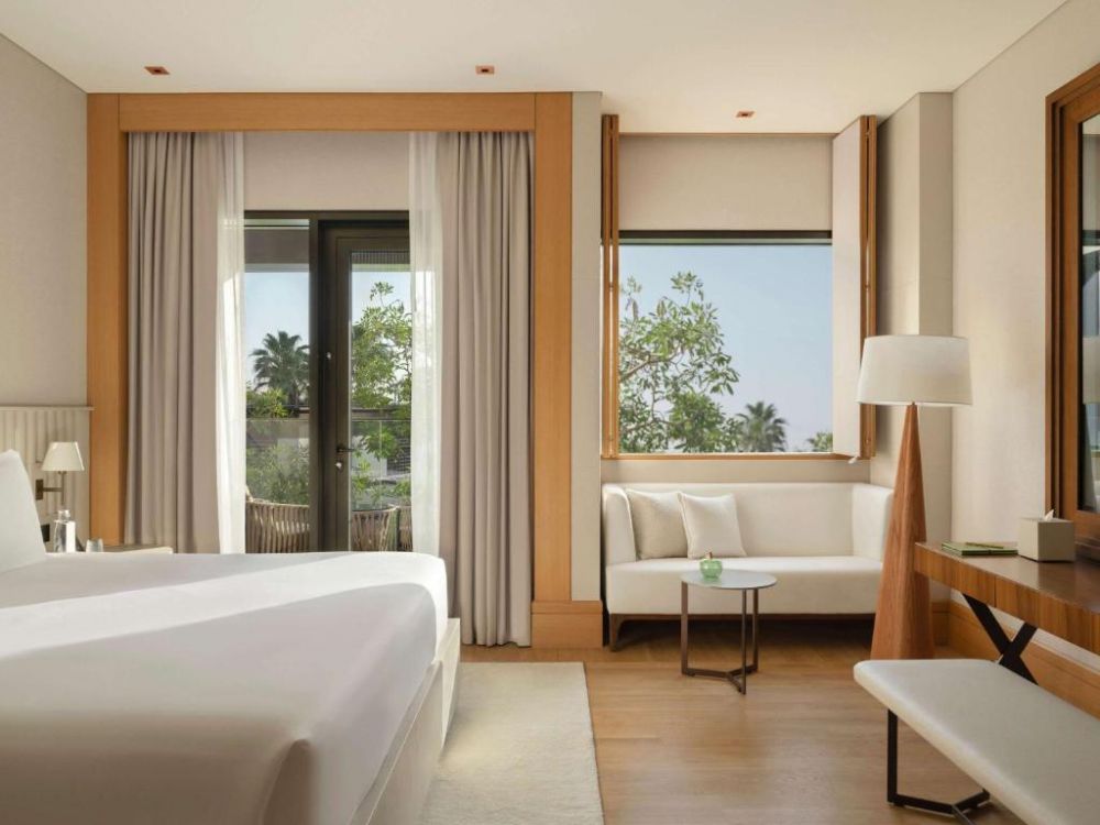 Rising Light Guestroom, Delano Dubai 5*