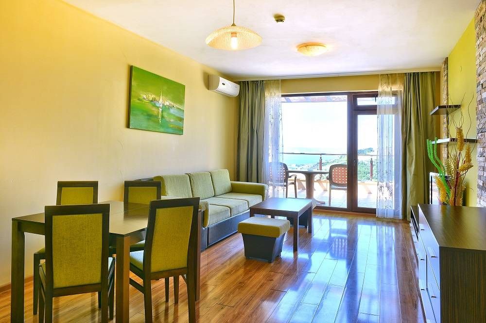 One Bedroom Apartments, Topola Skies 4*