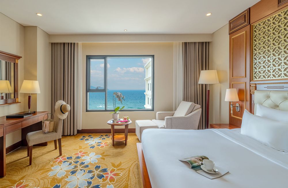 Premium Deluxe King Ocean View, DLG Hotel Danang 5*