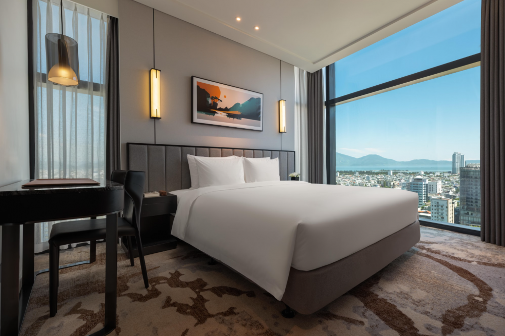 Junior Suite, Crowne Plaza Danang City Center 5*