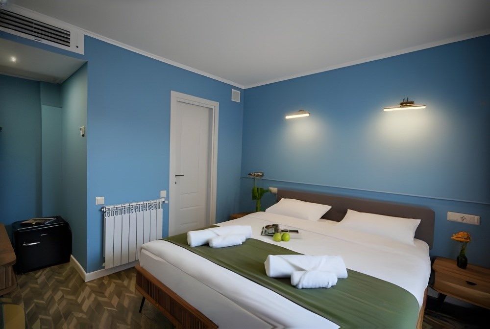 Standard Room, Station 22 