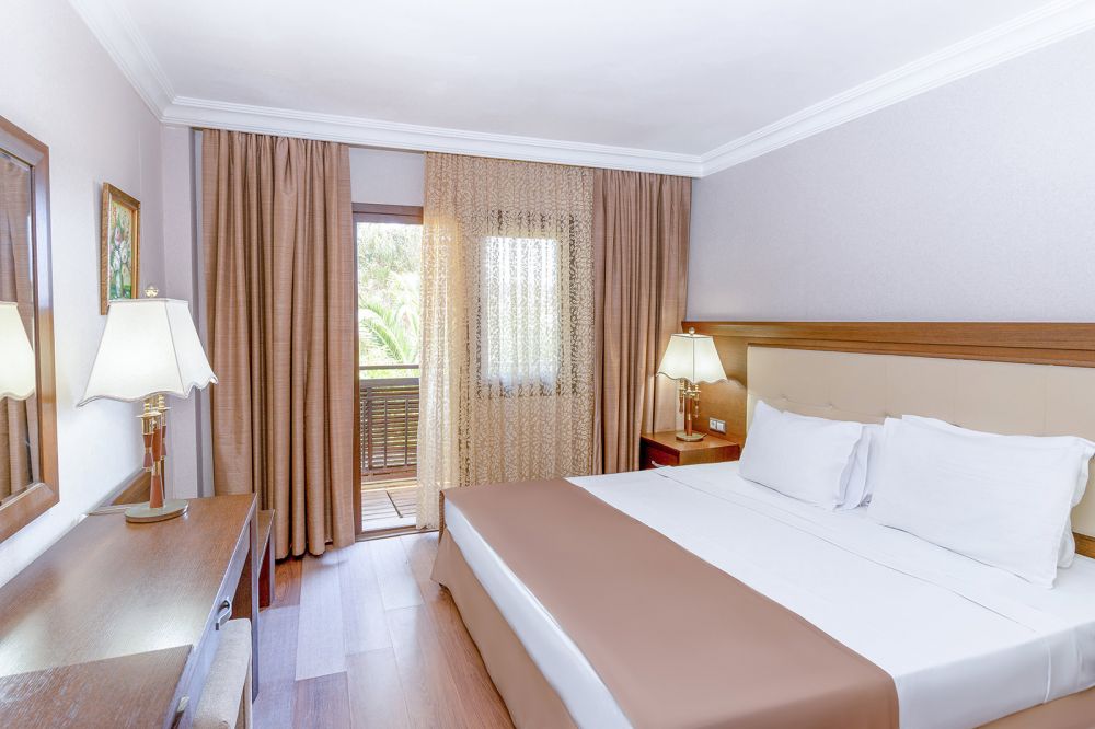 Club Standard Room, Latanya Park Resort Hotel 4*