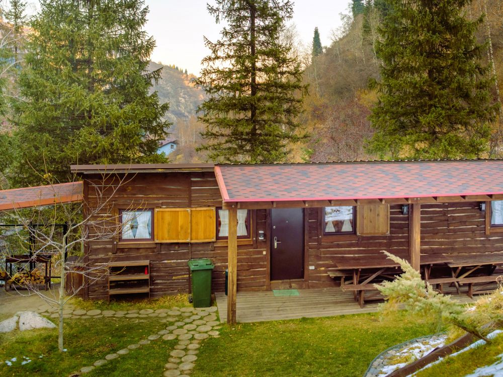 Домик туриста, Oi-Qaragai Mountain Resort 4*