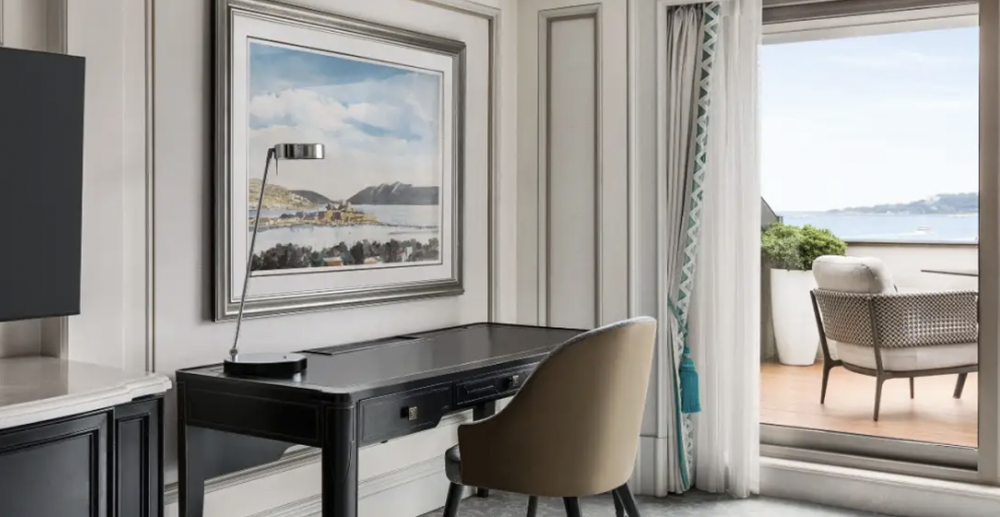 Horizon Partial Bosphorus Suite Room, Shangri-La Bosphorus 5*