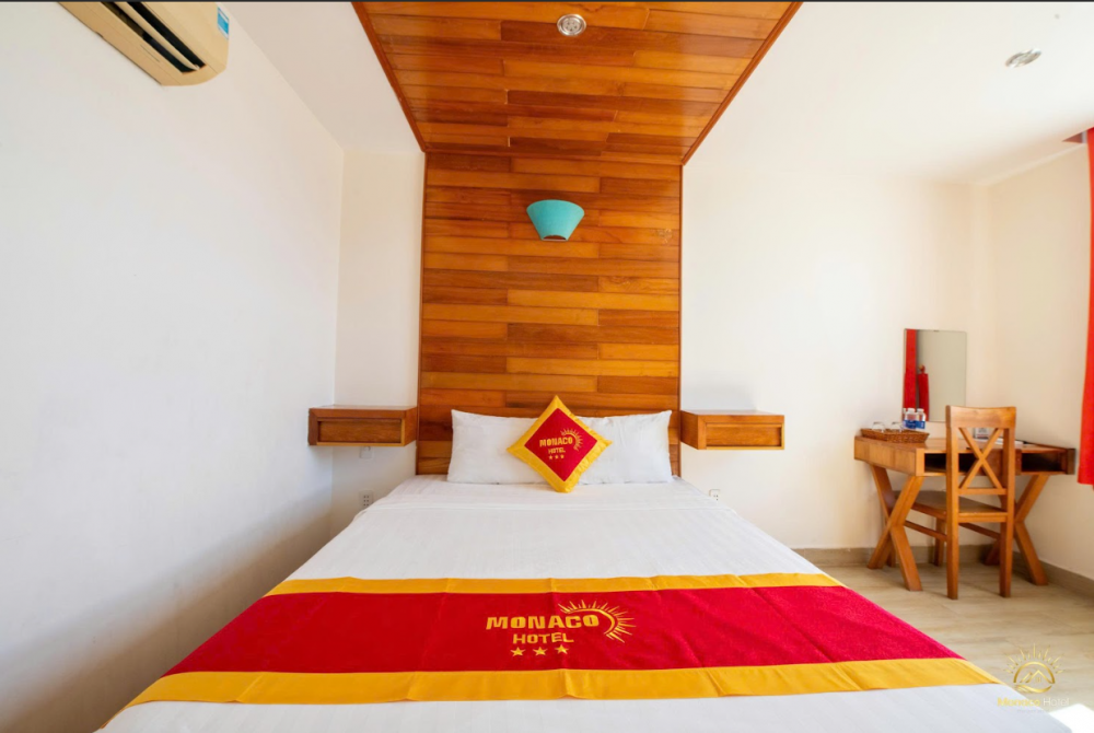 Double Mountain/Ocean View, Monaco Hotel 3*