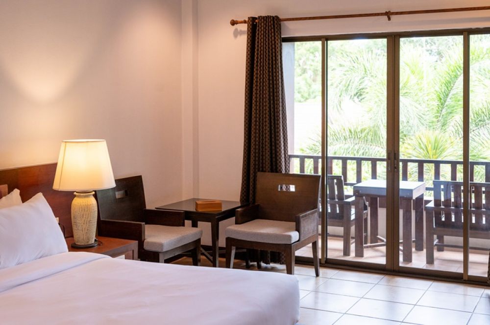 Deluxe Balcony, Rose Bay Resort 3*