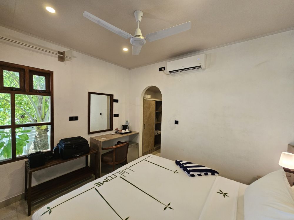 Deluxe Double with Balcony, Lagoon View Maldives 