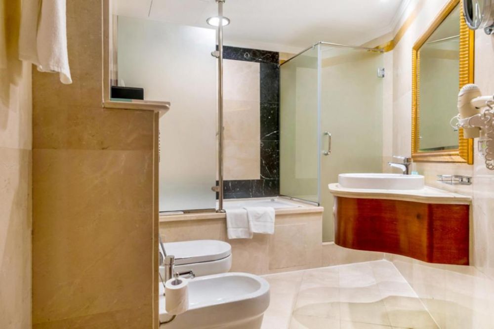 Standard Classic Room (king/twin), Sunday Holiday International Hotel (ex. Holiday International Hotel Embassy District) 4*