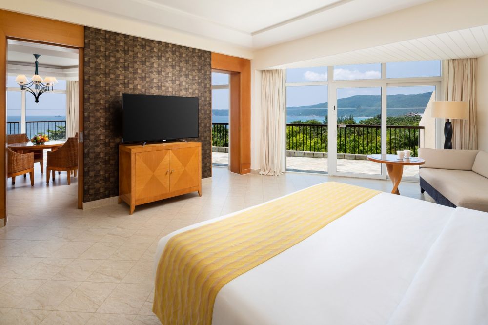 Deluxe Sea View Suite, Sheraton Sanya Resort 5*