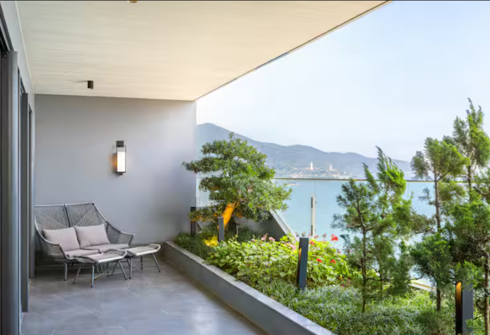 1 Bedroom Suite Ocean View with Balcony, Hilton Garden Inn Da Nang 4*