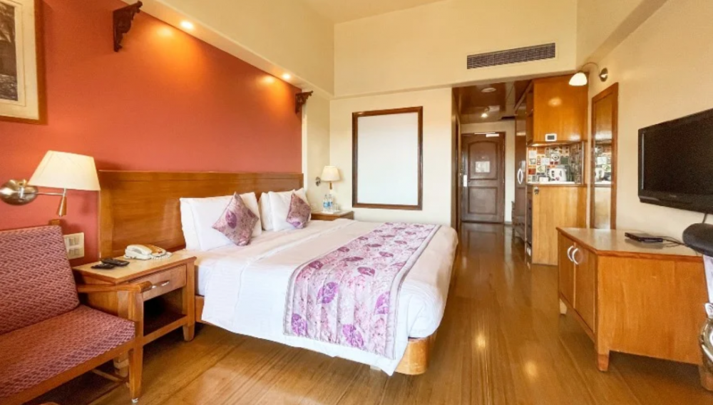 Deluxe, Acron Candolim Regina 4*