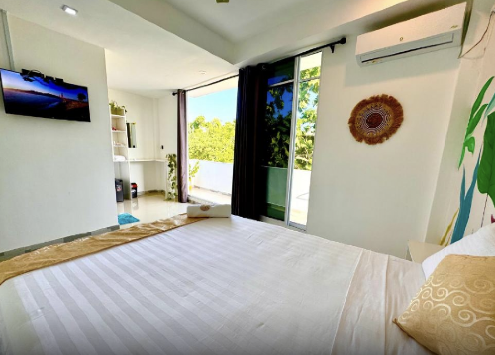 Queen Room with Balcony, Sands Garden Thoddoo 