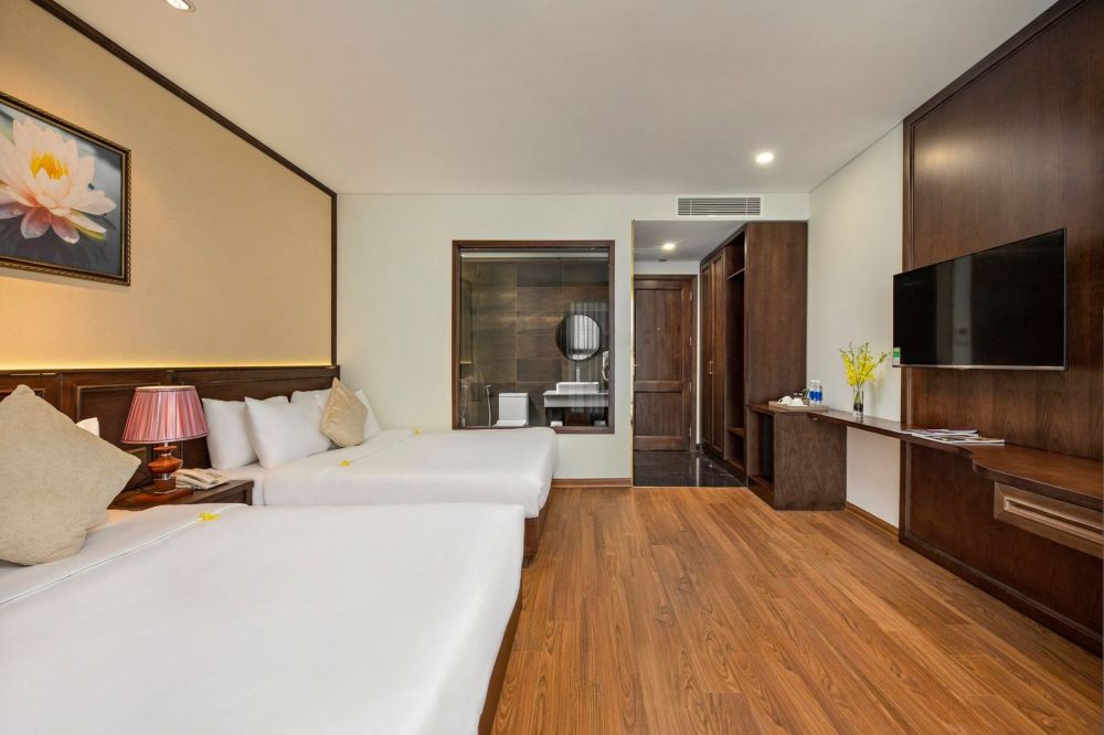 Deluxe Triple City View, Golden Lotus Hotel Da Nang 4*