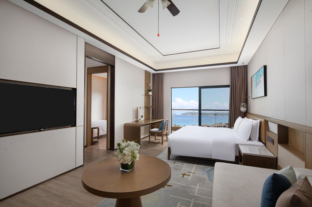 1 King 1 single Bed STE Ocean View, Holiday Inn & Suites Sanya Yalongbay 5*