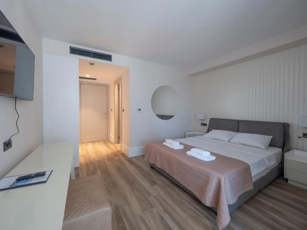 Studio Apartment with Terrace Mountain View, Casa Al Mare Residence 4*