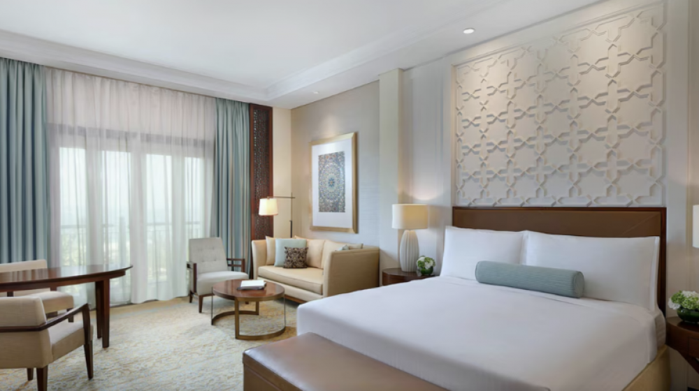 Club Garden KING, The Ritz-Carlton, Dubai 5*