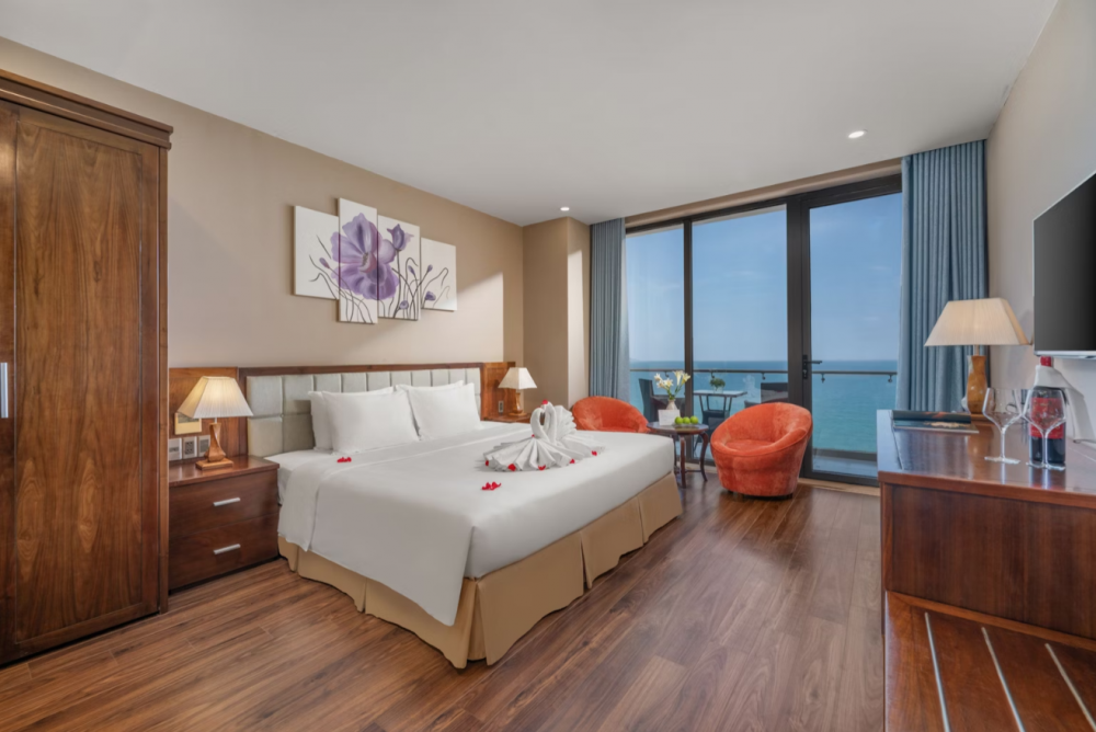 Junior, Yarra Ocean Suites Danang 4*