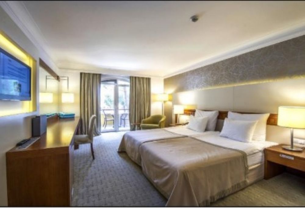 Family Room Comfort Main Building Connection Door, Robinson Nobilis 5*