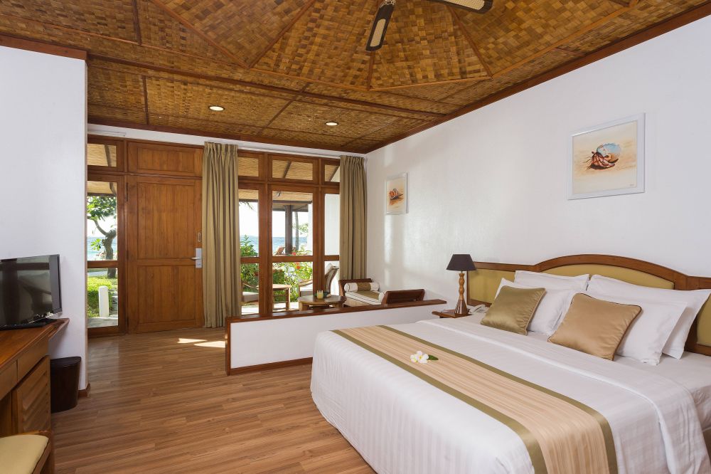 Standard Beachfront Room, Bandos Island Resort 4*