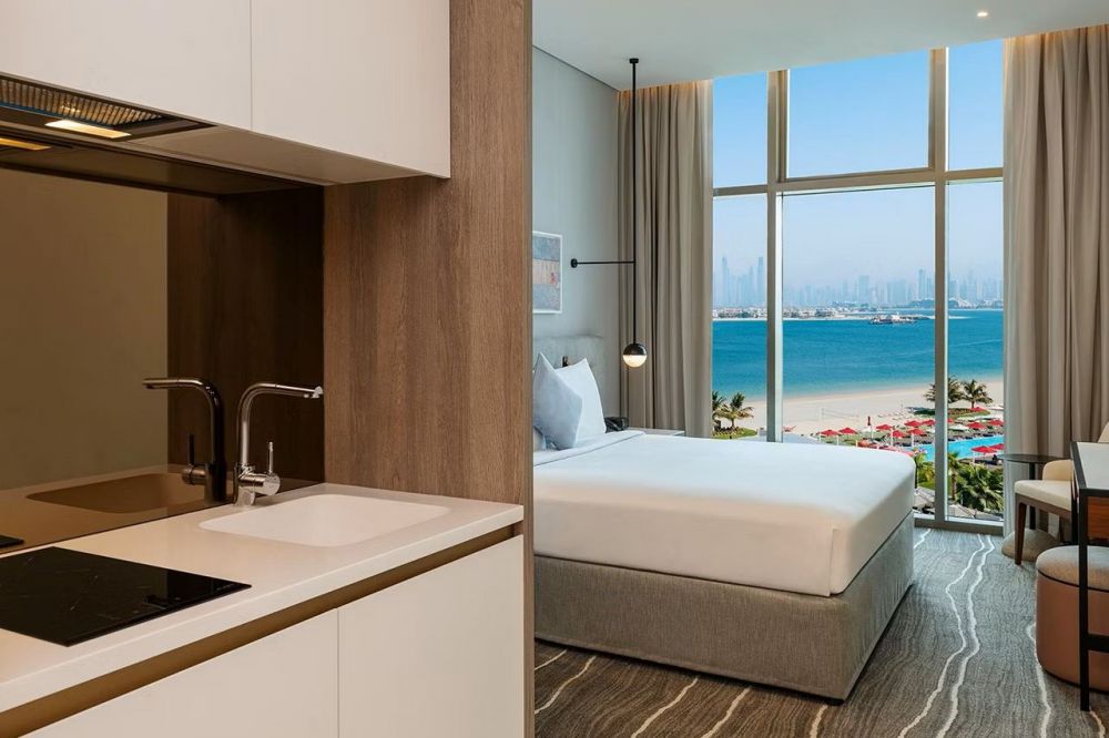 Deluxe Room Palm Sea View King/ Twin, Th8 Palm Dubai Beach Resort Vignette Collection (ex.Th8 Palm by House Of Originals) 5*