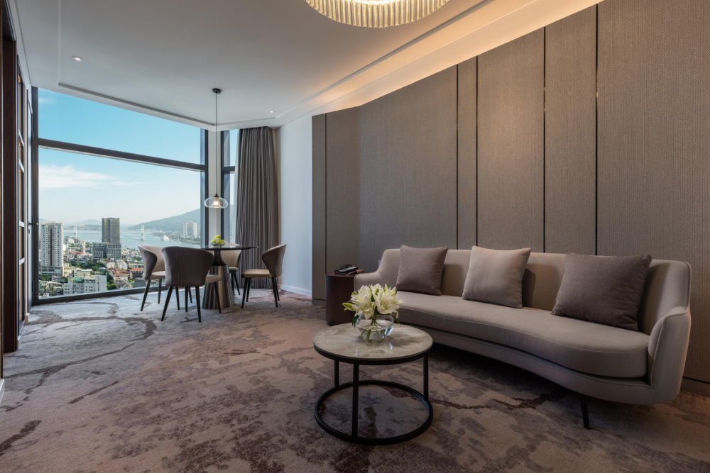 Junior Suite, Crowne Plaza Danang City Center 5*