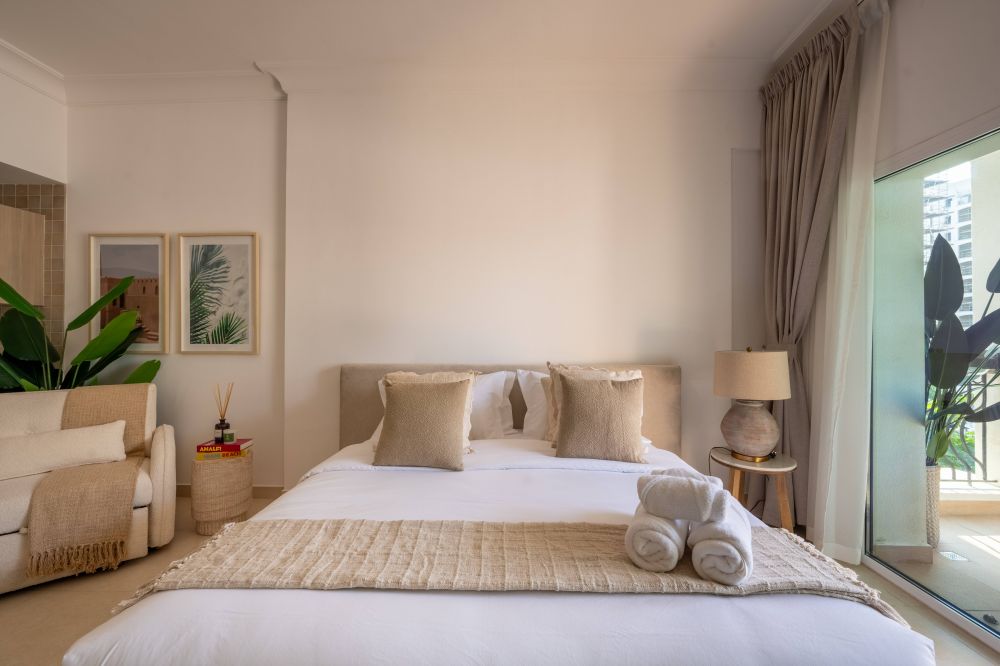 Studio With Yas Theme Park Access, Otolo Homes