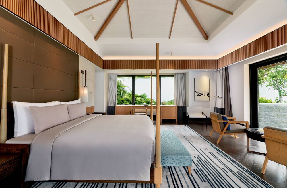 Three-Bedroom Oceanfront Pool Villa, Capella Tufu Bay, Hainan 5*