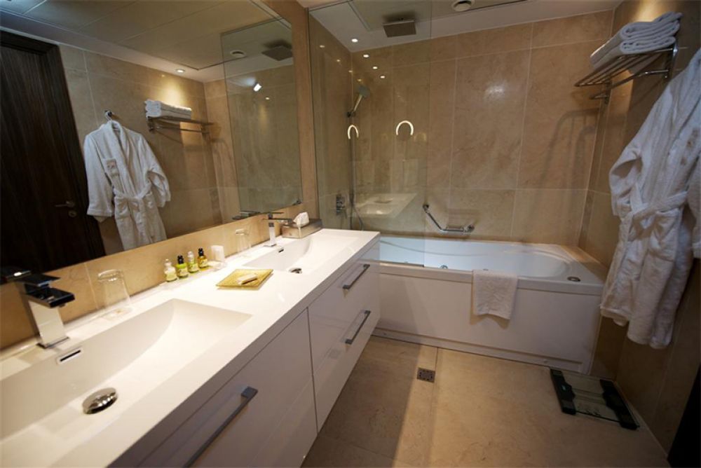 Deluxe Pool or Side Sea, Adams Beach Hotel 5*