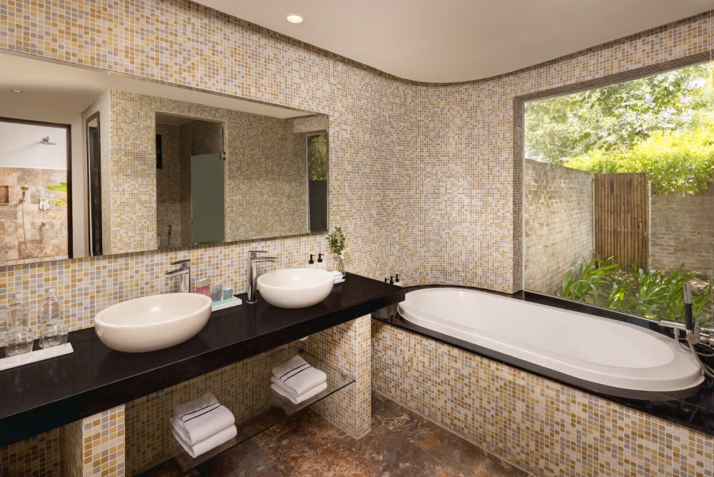 The Level Premium, Melia Danang Beach Resort 5*