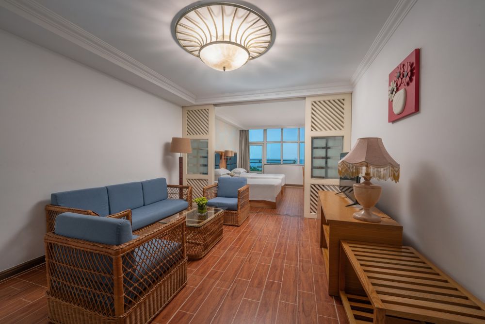 Superior Suite, Sanya Huayuan Hot Spring Seaview 4*