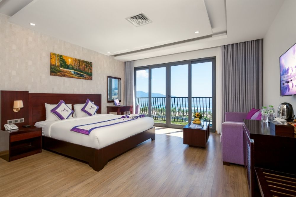Suite Sea View with Bathtub & Balcony, Alani Hotel & Spa Da Nang 4*