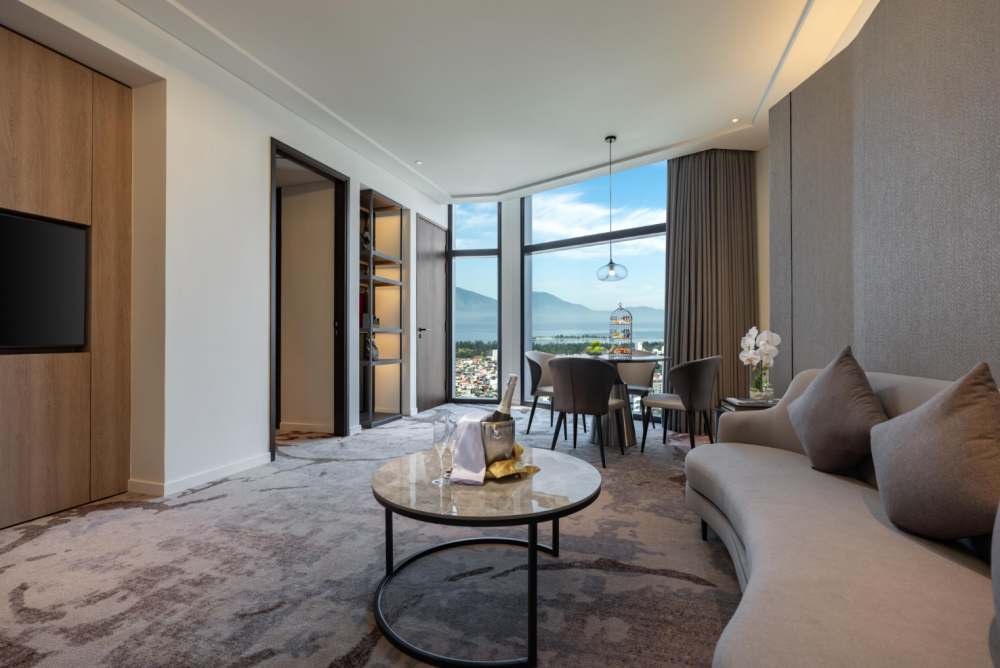 Junior Suite, Crowne Plaza Danang City Center 5*