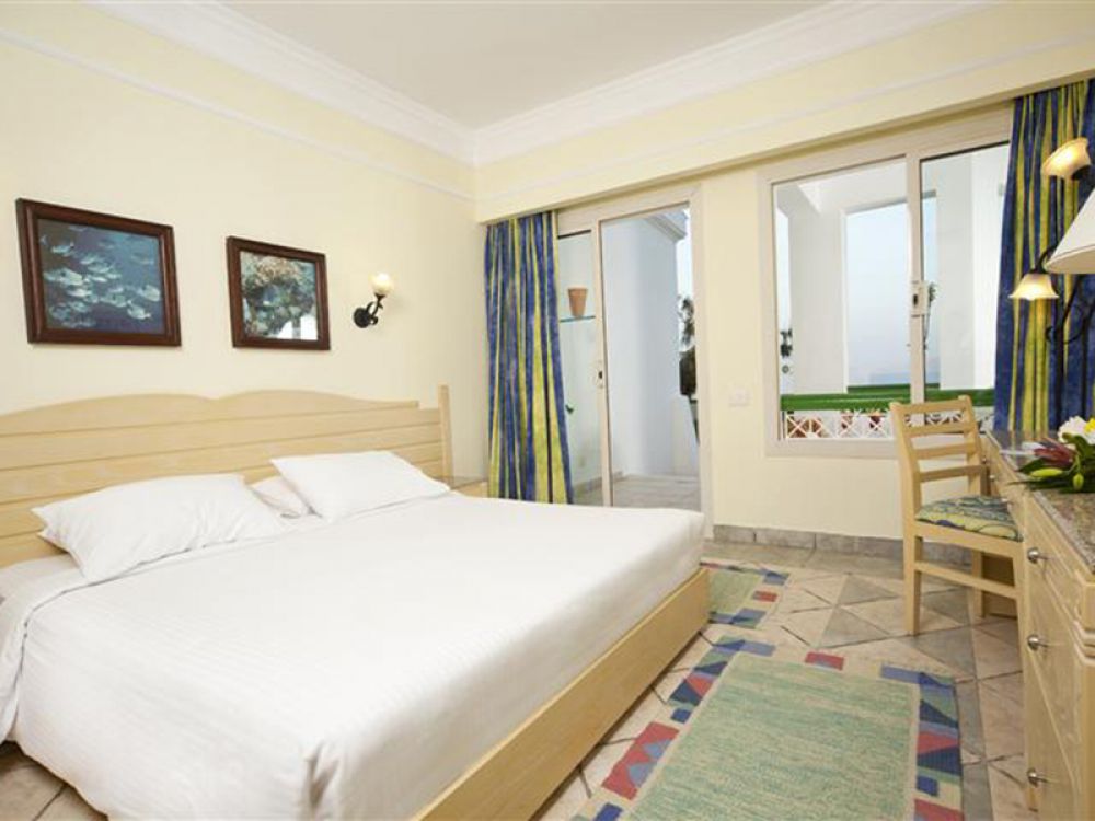 Classic Suite, Coral Beach Resort Tiran 4*