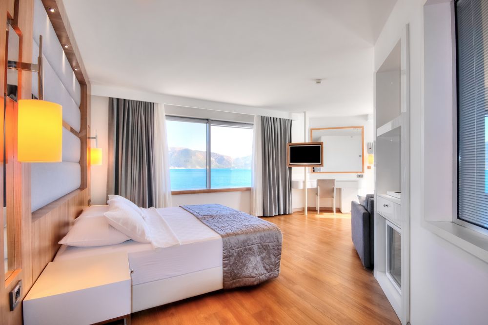 Corner Suite, Poseidon Hotel | Adults Only 16+ 4*