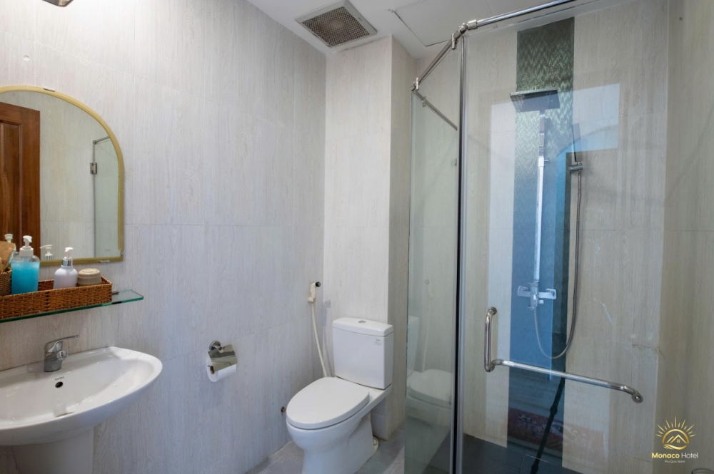 TRPL Room, Monaco Hotel 3*