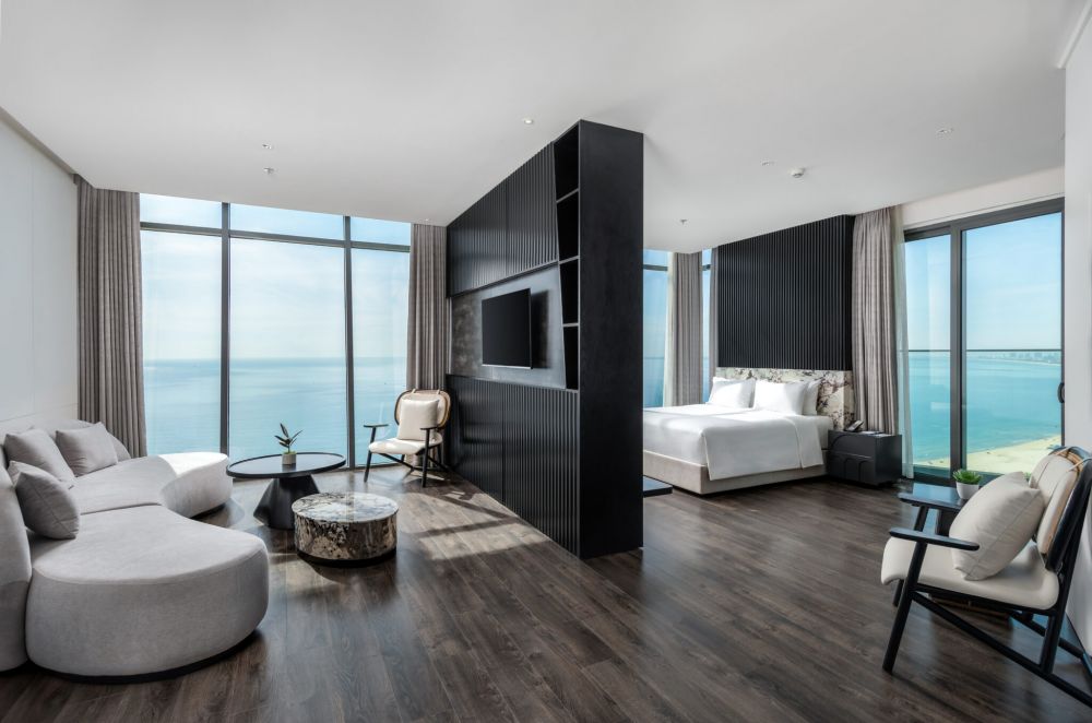 Executive Ocean Front, Awaken Danang 5*