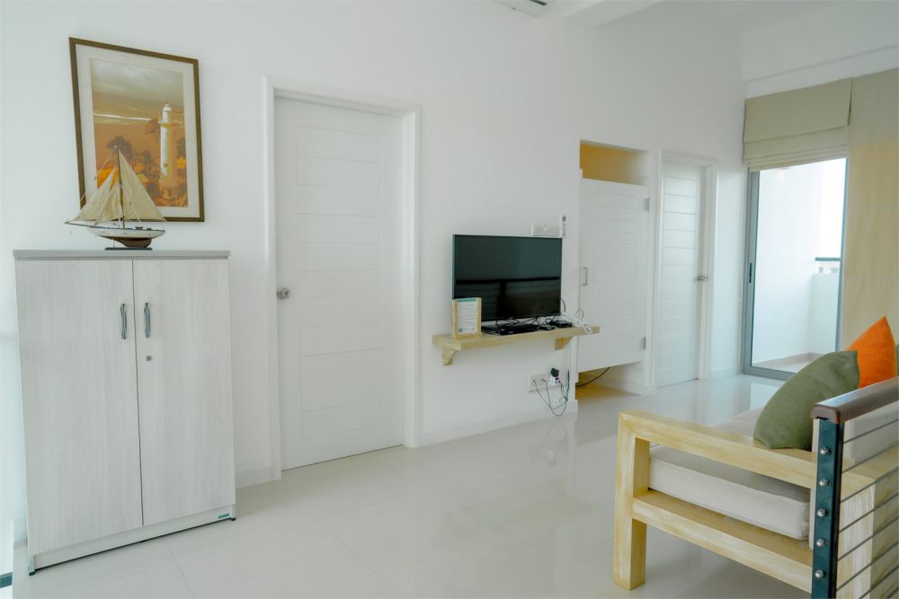 Three Bedroom Partial/Direct SV (Penthouse Partial/Direct SV), Ocean Front Condominium - Galle 4*