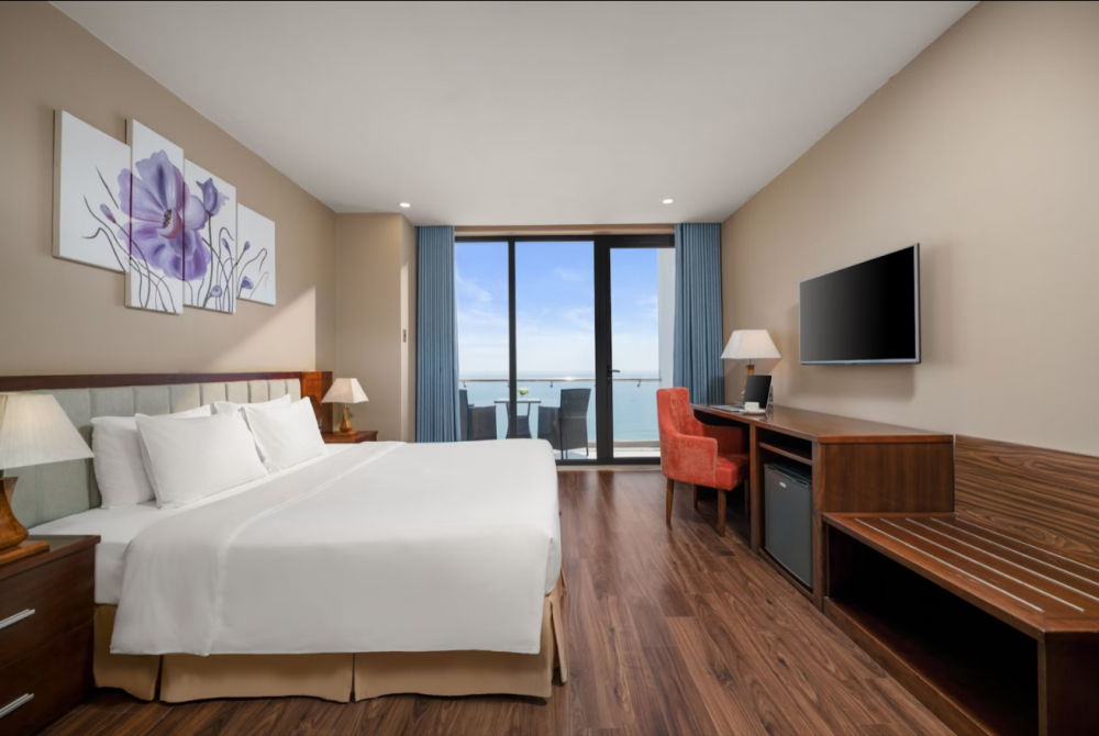 Junior, Yarra Ocean Suites Danang 4*