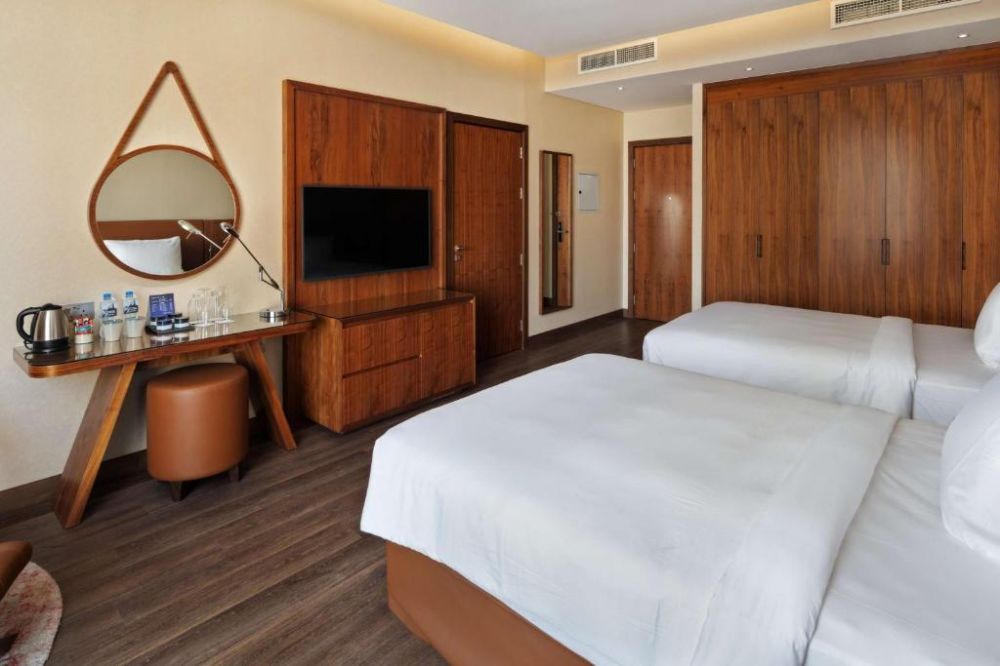 Standard Room, Radisson Blu Hotel Dubai Canal View 4*