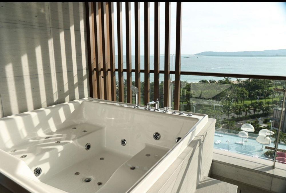 Panoramic Ocean View Suite, Hualuxe Sanya Yalong Bay Resort 5*