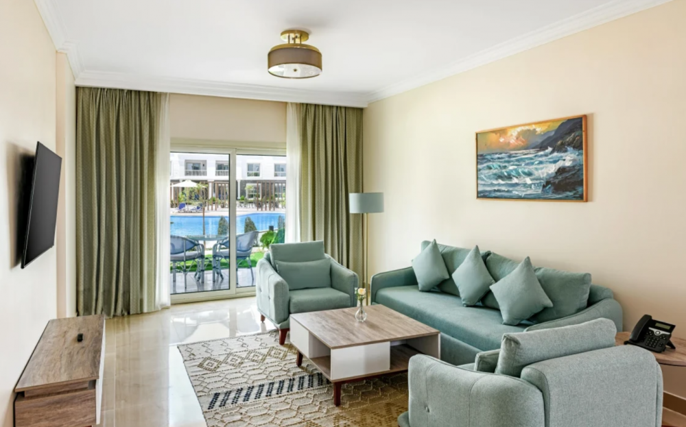 Azur Suite, Azur One Eleven 4*