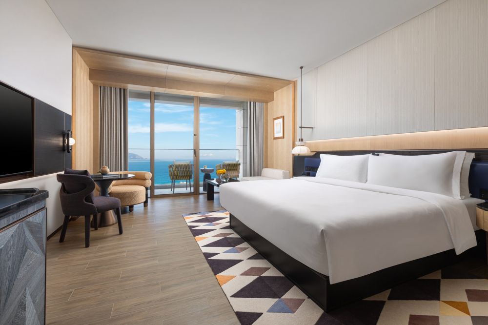 Standard Ocean Front, Voco Sanya Dadonghai 5*