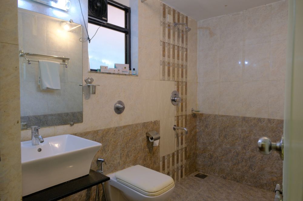 Super Deluxe Room, The Byke Royal Pearl (Pure Veg) 2*
