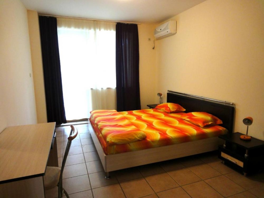 One Bedroom Apartment, Summer Dreams 