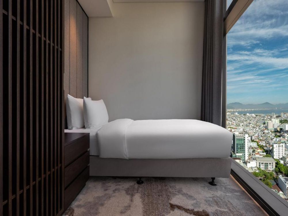 Junior Suite, Crowne Plaza Danang City Center 5*