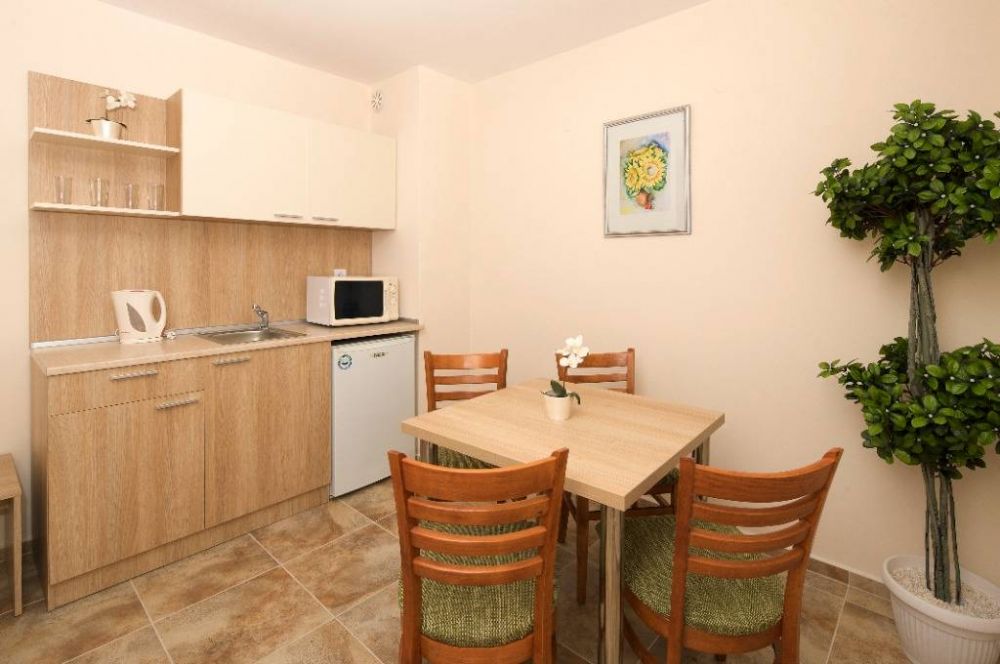 2 Bedrooms Apartment, Karlovo 3*